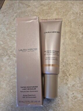 Laura Mercier Tinted Moisturizer Light Reveler 3W1 Bisque